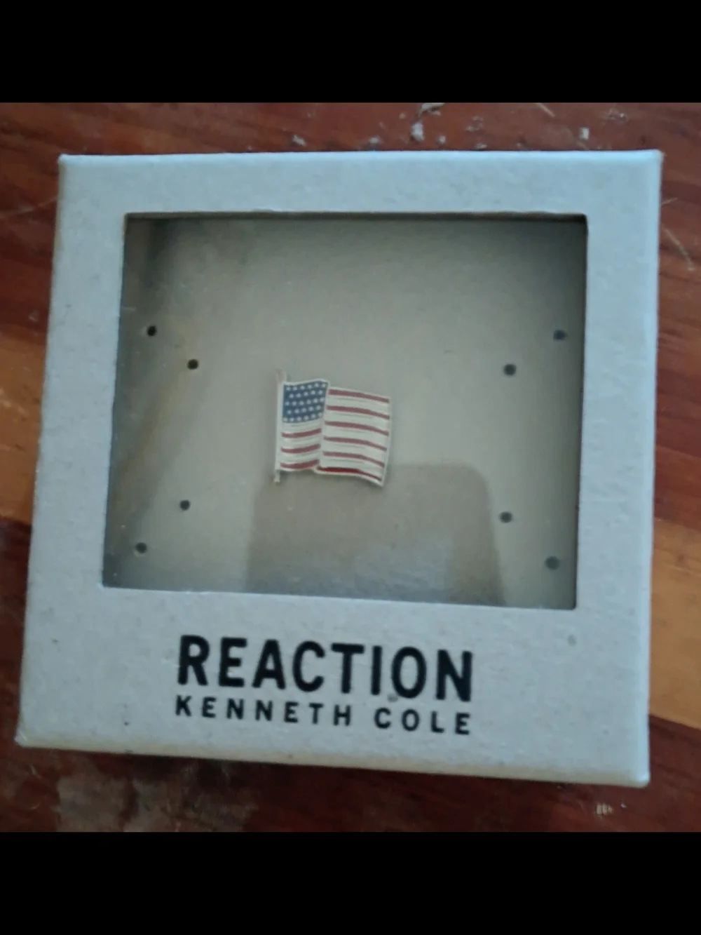 Kenneth Cole Reaction Enamel American Flag Lapel Pin in Red White Blue - Picture 2 of 2